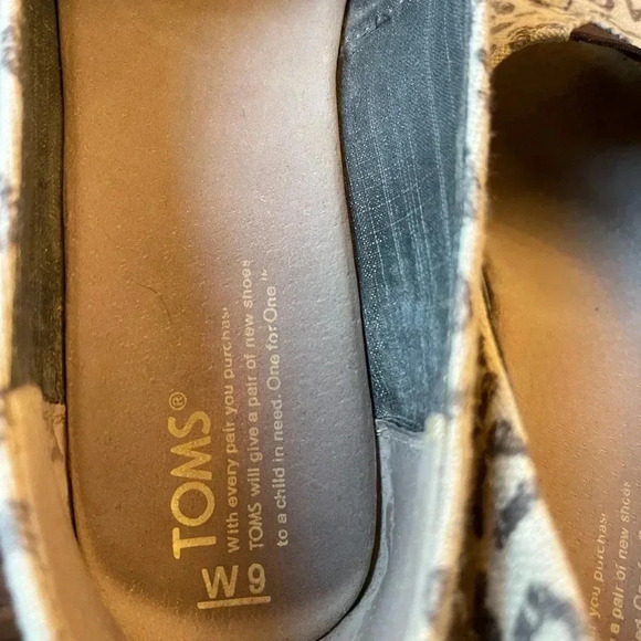 TOMS Snow Leopard Print Peep-Toe Wedge - Picture 5 of 6